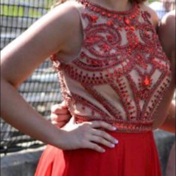Red Sherri Hill Sadie Robertson Collection - Picture 3 of 8